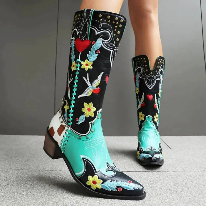 Chaussures santiag pour femme Yehaw Adelaide en multicolore, détail coloré et design élégant sur fond blanc.